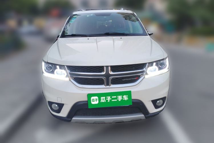 Used Dodge Journey 2013 2.4L Two-Wheel Drive Luxury Version Front