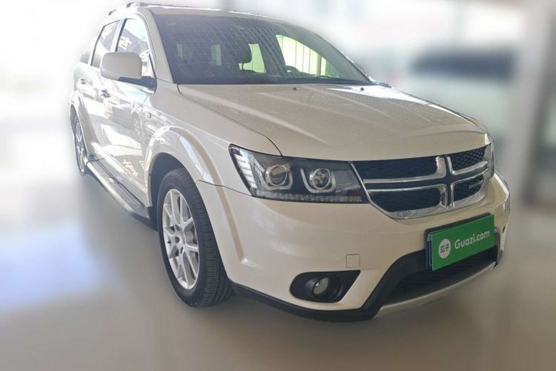 Used Dodge Journey 2013 2.4L Two-Wheel Drive Luxury Version Front Right 45 Deg