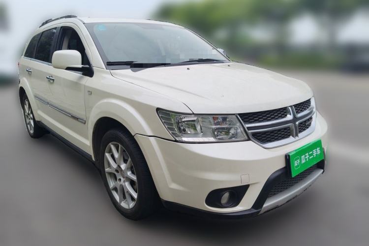 Used Dodge Journey 2013 2.4L Two-Wheel Drive Luxury Version Front Right 45 Deg