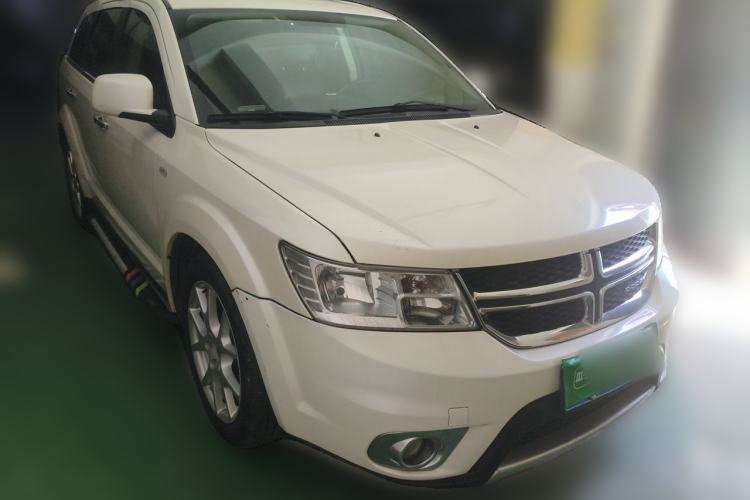 Used Dodge Journey 2013 2.4L Two-Wheel Drive Luxury Version Front Right 45 Deg