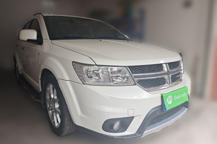 Used Dodge Journey 2013 2.4L Two-Wheel Drive Luxury Version Front Right 45 Deg