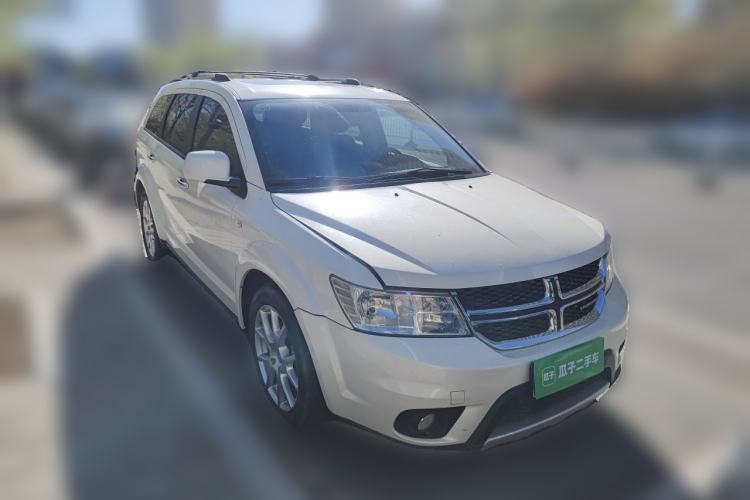 Used Dodge Journey 2013 2.4L Two-Wheel Drive Luxury Version Front Right 45 Deg
