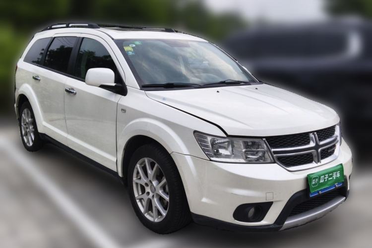 Used Dodge Journey 2013 2.4L Two-Wheel Drive Luxury Version Front Right 45 Deg