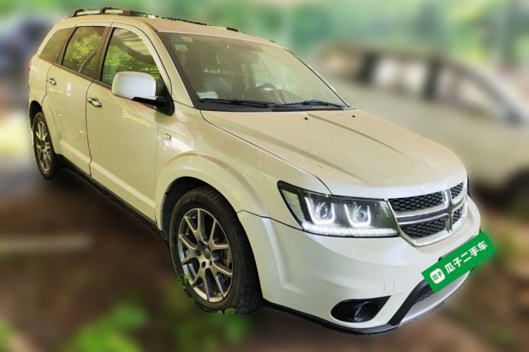 Used Dodge Journey 2013 3.6L Four-Wheel Drive Flagship Edition Front Right 45 Deg