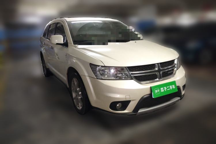 Used Dodge Journey 2013 2.4L Two-Wheel Drive Luxury Version Front Right 45 Deg