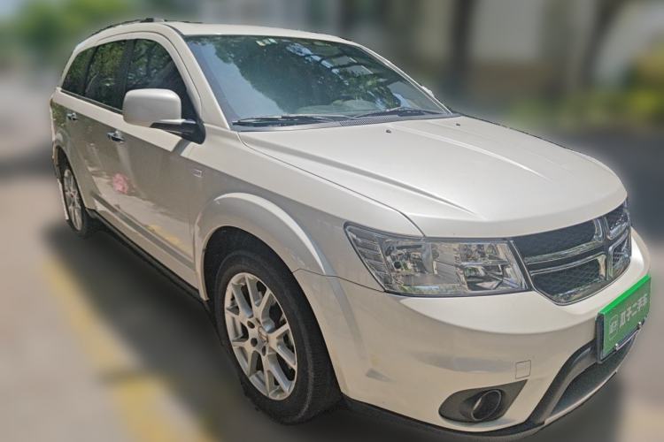 Used Dodge Journey 2013 2.4L Two-Wheel Drive Luxury Version Front Right 45 Deg