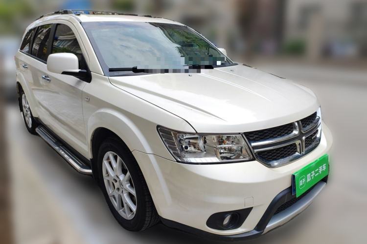 Used Dodge Journey 2013 2.4L Two-Wheel Drive Luxury Version Front Right 45 Deg