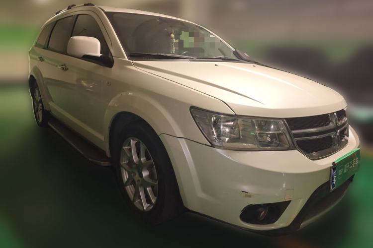 Used Dodge Journey 2013 2.4L Two-Wheel Drive Luxury Version Front Right 45 Deg