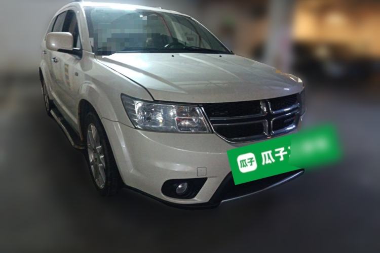Used Dodge Journey 2013 2.4L Two-Wheel Drive Luxury Version Front Right 45 Deg