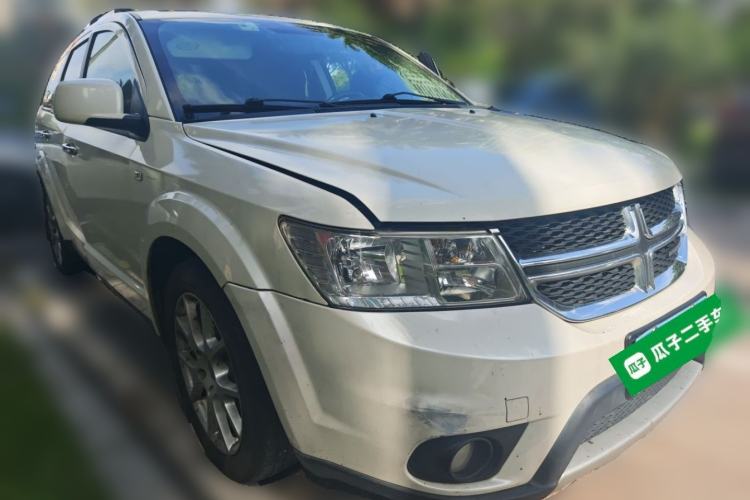 Used Dodge Journey 2013 2.4L Two-Wheel Drive Luxury Version Front Right 45 Deg