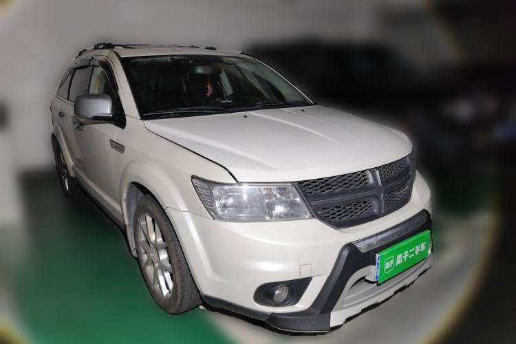 Used Dodge Journey 2013 2.4L Two-Wheel Drive Luxury Version Front Right 45 Deg