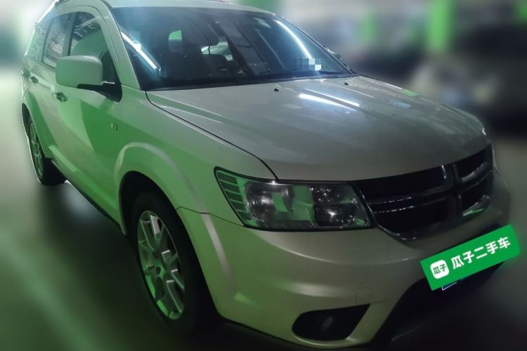 Used Dodge Journey 2013 2.4L Two-Wheel Drive Luxury Version Front Right 45 Deg