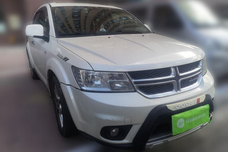Used Dodge Journey 2013 2.4L Two-Wheel Drive Luxury Version Front Right 45 Deg