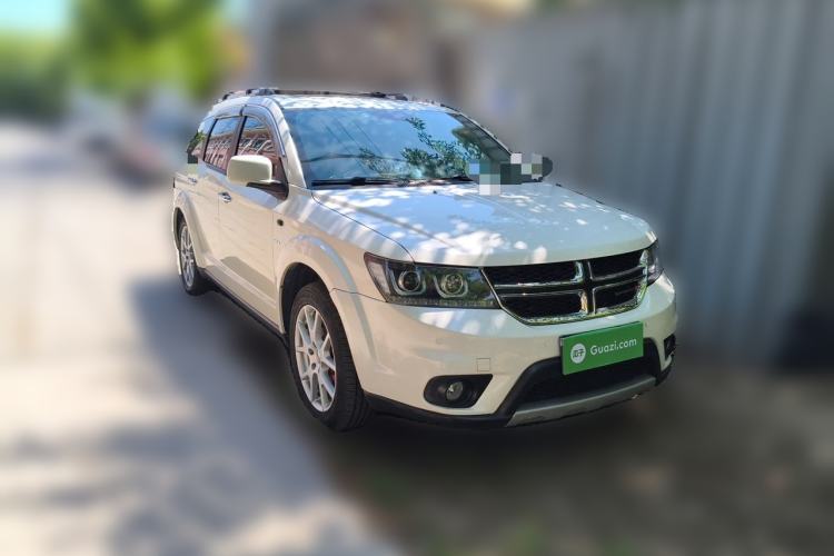 Used Dodge Journey 2013 2.4L Two-Wheel Drive Luxury Version Front Right 45 Deg