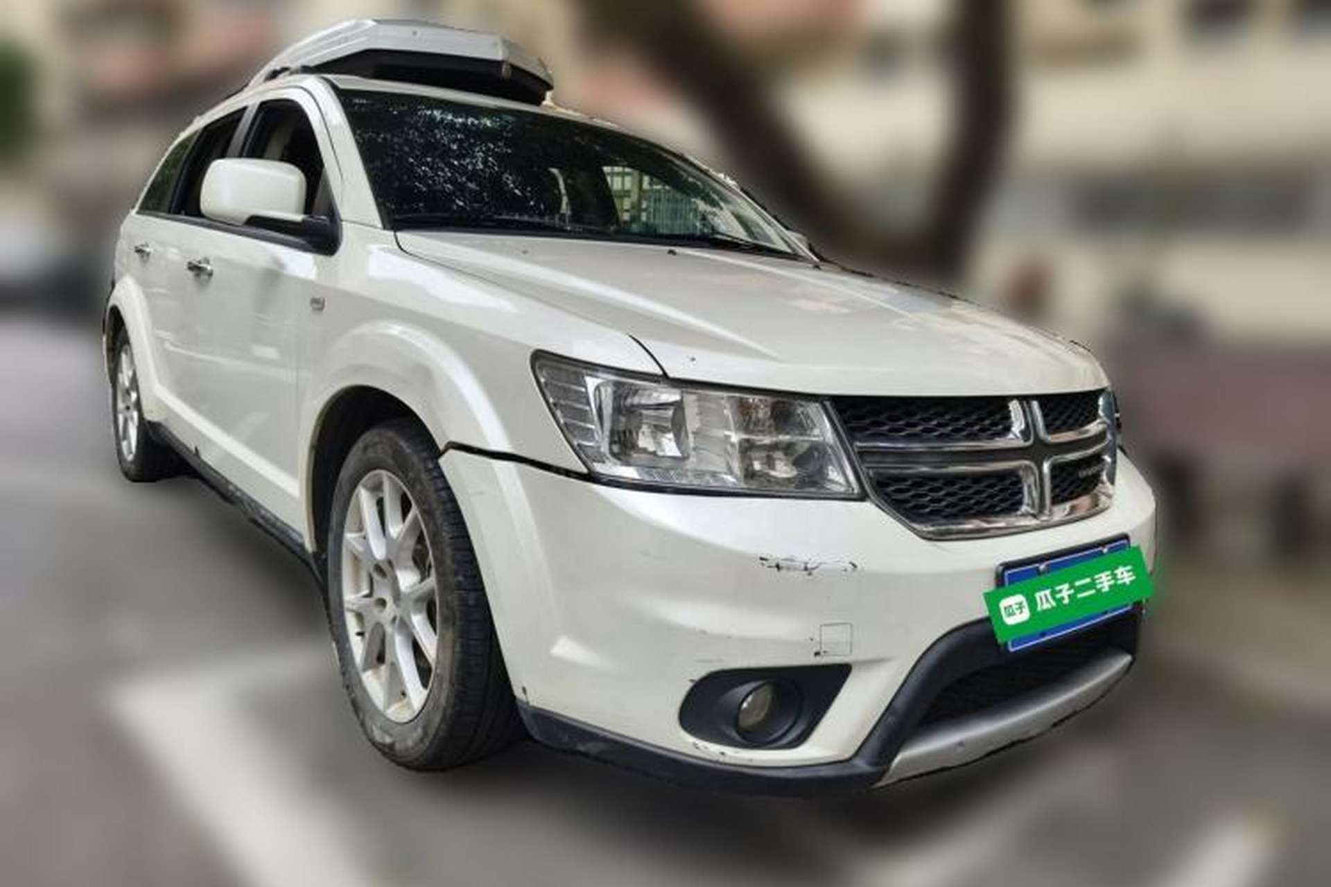 Used Dodge Journey 2013 2.4L Two-Wheel Drive Luxury Version Front Right 45 Deg