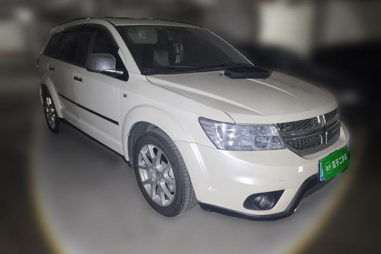 Used Dodge Journey 2013 2.4L Two-Wheel Drive Luxury Version Front Right 45 Deg