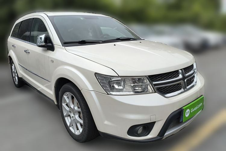 Used Dodge Journey 2013 2.4L Two-Wheel Drive Luxury Version Front Right 45 Deg
