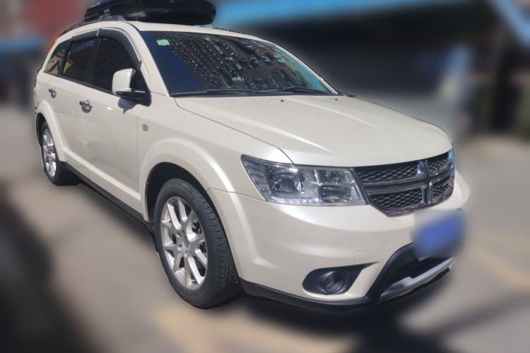 Used Dodge Journey 2013 2.4L Two-Wheel Drive Luxury Version Front Right 45 Deg