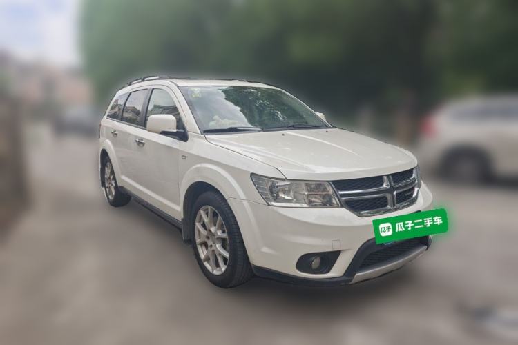 Used Dodge Journey 2013 2.4L Two-Wheel Drive Luxury Version Front Right 45 Deg
