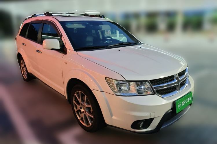 Used Dodge Journey 2013 2.4L Two-Wheel Drive Luxury Version Front Right 45 Deg