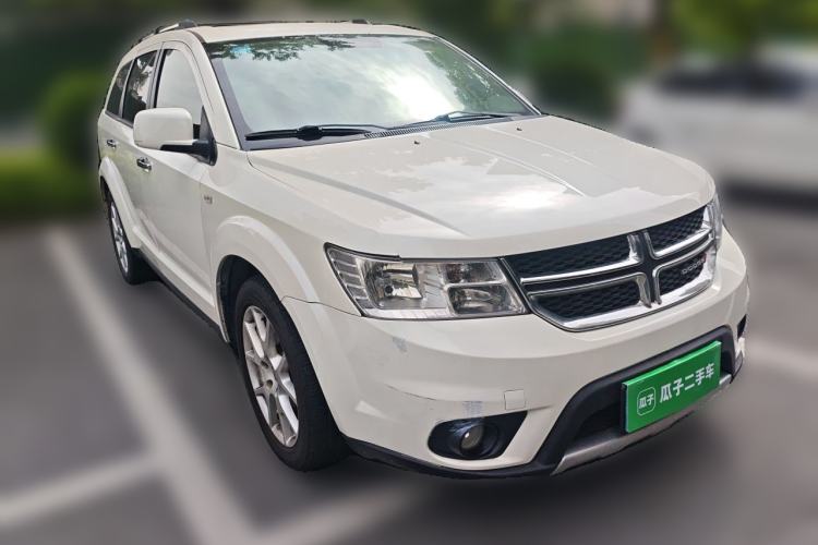 Used Dodge Journey 2013 2.4L Two-Wheel Drive Luxury Version Front Right 45 Deg