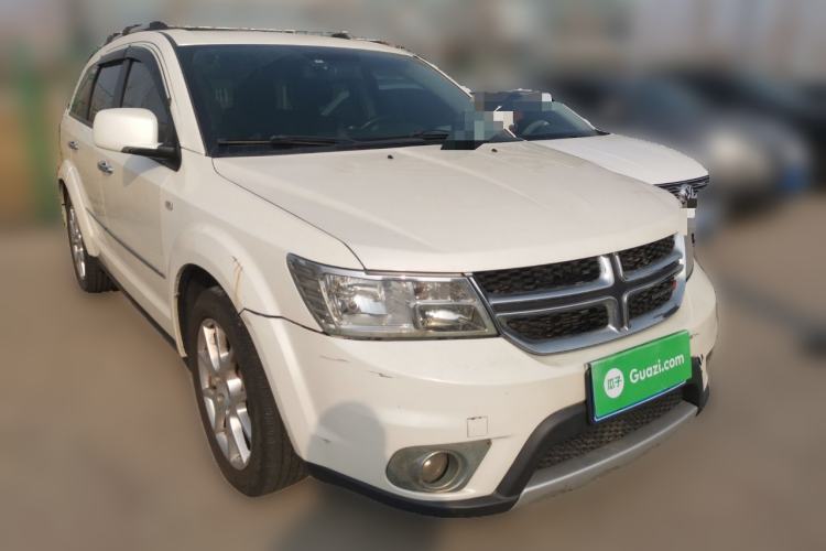 Used Dodge Journey 2013 2.4L Two-Wheel Drive Luxury Version Front Right 45 Deg