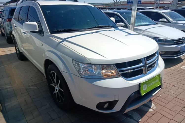 Used Dodge Journey 2013 3.6L Four-Wheel Drive Flagship Edition Front Right 45 Deg