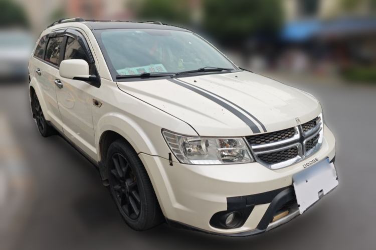 Used Dodge Journey 2013 2.4L Two-Wheel Drive Luxury Version Front Right 45 Deg