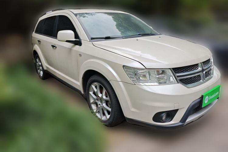Used Dodge Journey 2013 2.4L Two-Wheel Drive Luxury Version Front Right 45 Deg
