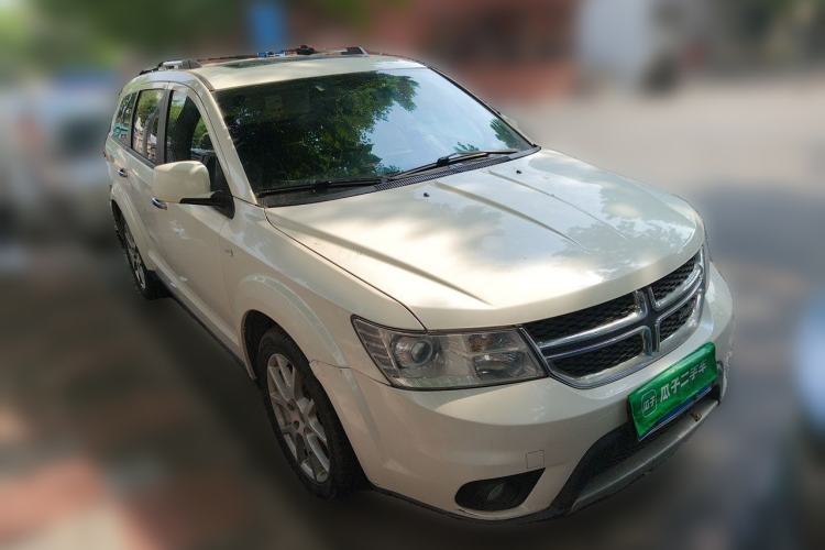 Used Dodge Journey 2013 2.4L Two-Wheel Drive Luxury Version Front Right 45 Deg