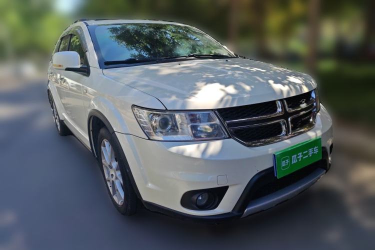 Used Dodge Journey 2013 3.6L Four-Wheel Drive Flagship Edition Front Right 45 Deg