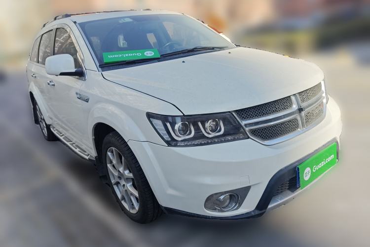 Used Dodge Journey 2013 2.4L Two-Wheel Drive Luxury Version Front Right 45 Deg