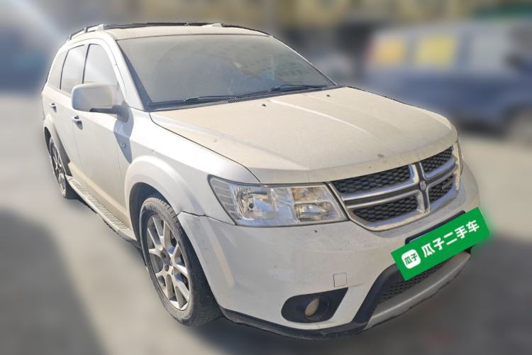 Used Dodge Journey 2013 2.4L Two-Wheel Drive Luxury Version Front Right 45 Deg