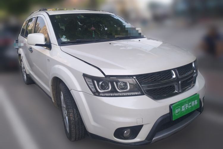 Used Dodge Journey 2013 2.4L Two-Wheel Drive Luxury Version Front Right 45 Deg