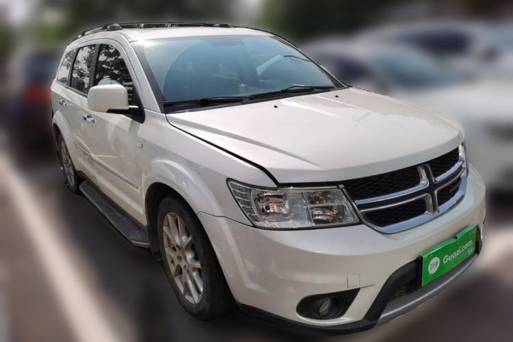 Used Dodge Journey 2013 2.4L Two-Wheel Drive Luxury Version Front Right 45 Deg