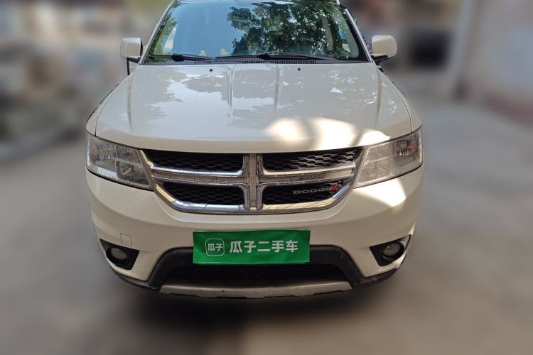 Used Dodge Journey 2013 2.4L Two-Wheel Drive Luxury Version Front