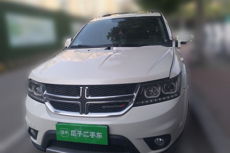 Used Dodge Journey 2013 2.4L Two-Wheel Drive Luxury Version Front