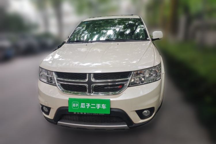 Used Dodge Journey 2013 2.4L Two-Wheel Drive Luxury Version Front