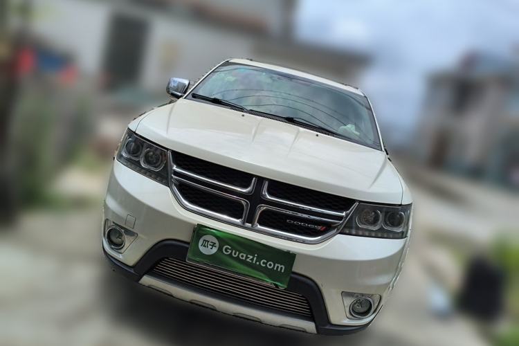 Used Dodge Journey 2013 2.4L Two-Wheel Drive Luxury Version Front