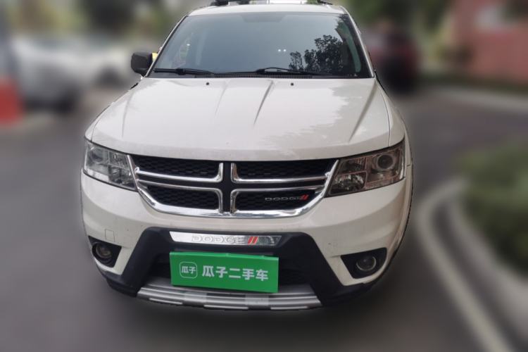 Used Dodge Journey 2013 2.4L Two-Wheel Drive Luxury Version Front