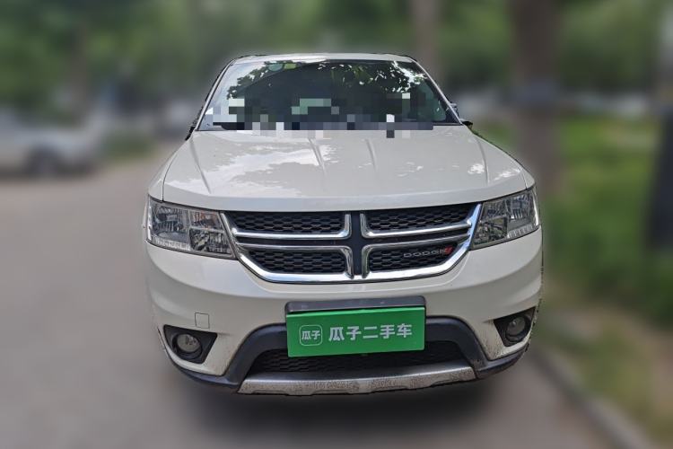 Used Dodge Journey 2013 2.4L Two-Wheel Drive Luxury Version Front