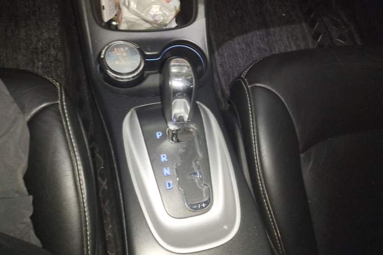 Used Dodge Journey 2013 2.4L Two-Wheel Drive Luxury Version Gear Lever