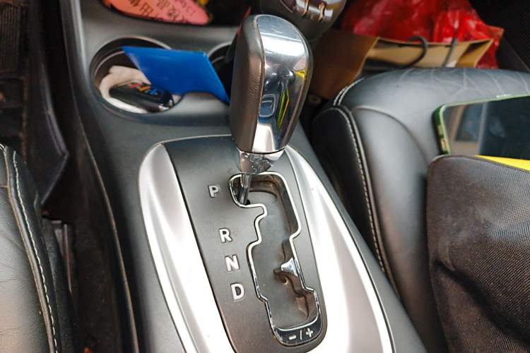 Used Dodge Journey 2013 2.4L Two-Wheel Drive Luxury Version Gear Lever