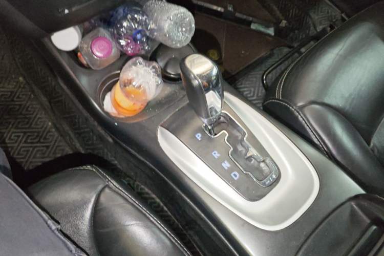 Used Dodge Journey 2013 2.4L Two-Wheel Drive Luxury Version Gear Lever