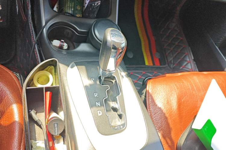 Used Dodge Journey 2013 2.4L Two-Wheel Drive Luxury Version Gear Lever