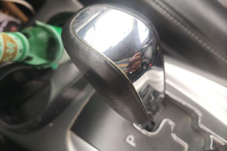 Used Dodge Journey 2013 2.4L Two-Wheel Drive Luxury Version Gear Lever