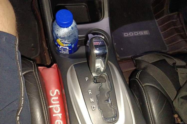 Used Dodge Journey 2013 2.4L Two-Wheel Drive Luxury Version Gear Lever