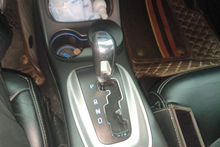 Used Dodge Journey 2013 2.4L Two-Wheel Drive Luxury Version Gear Lever