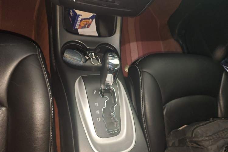Used Dodge Journey 2013 2.4L Two-Wheel Drive Luxury Version Gear Lever