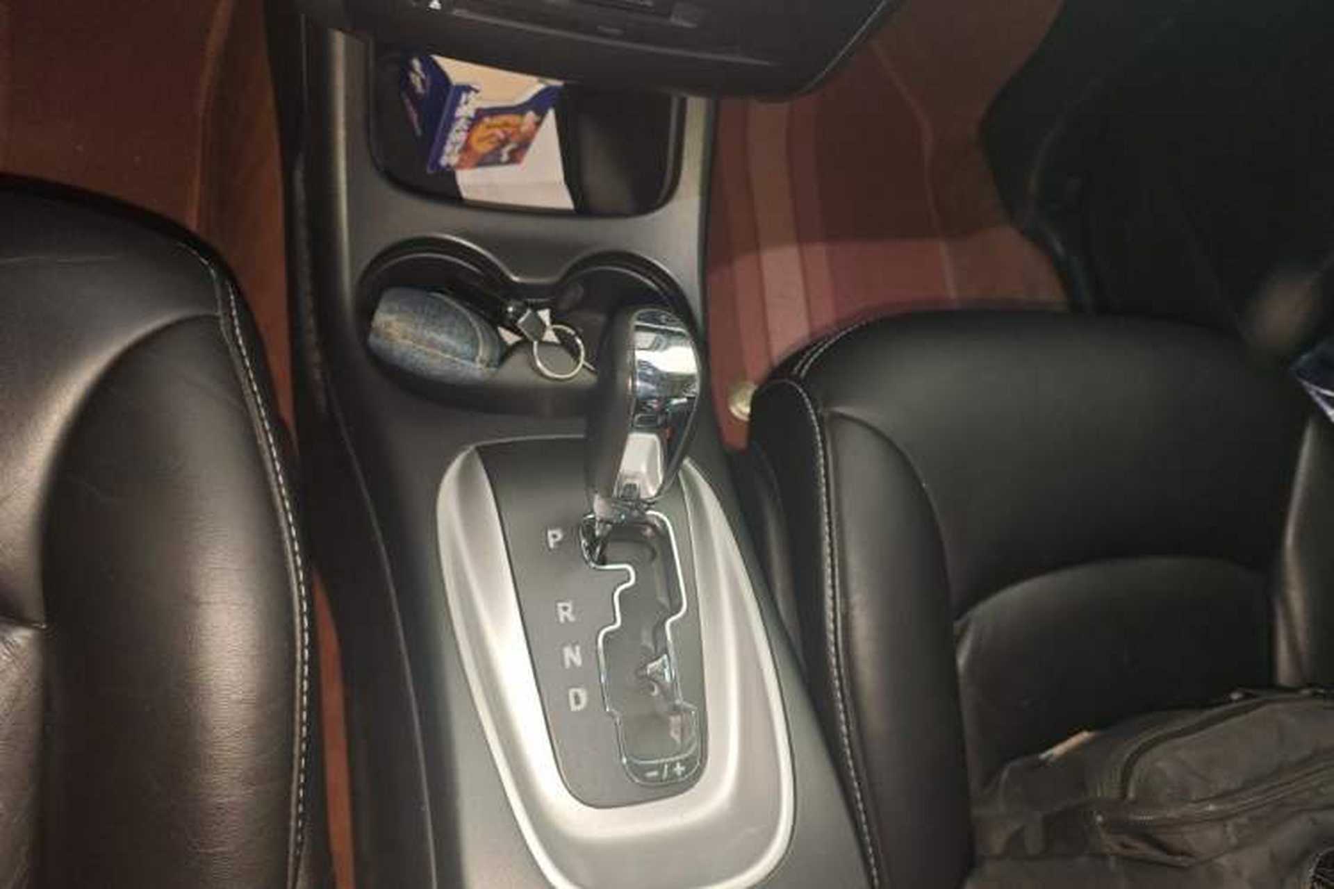 Used Dodge Journey 2013 2.4L Two-Wheel Drive Luxury Version Gear Lever